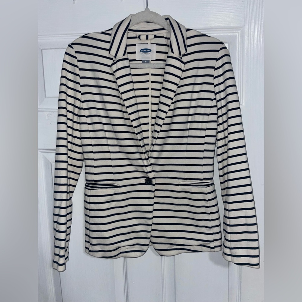 OLD Navy Blazer comfy and gives an hourglass shape